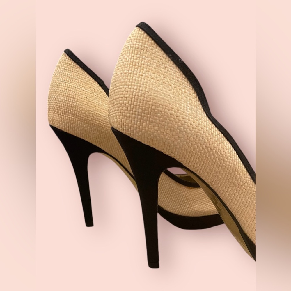 NWOT Beverly Feldman Gold and Black Heels - Picture 4 of 6